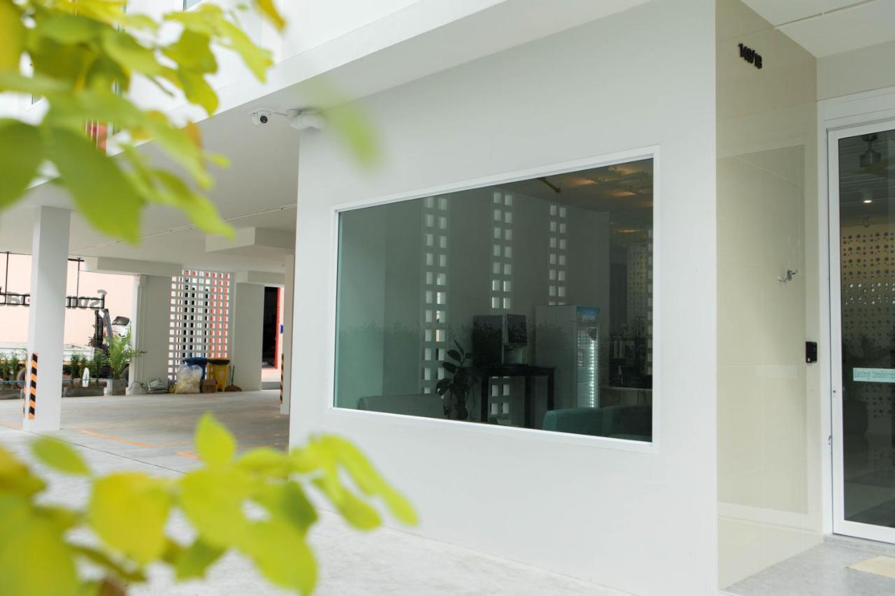 S1 Trang Hotel Buitenkant foto