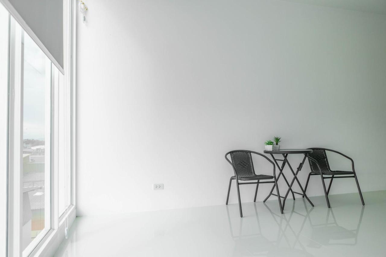 S1 Trang Hotel Buitenkant foto